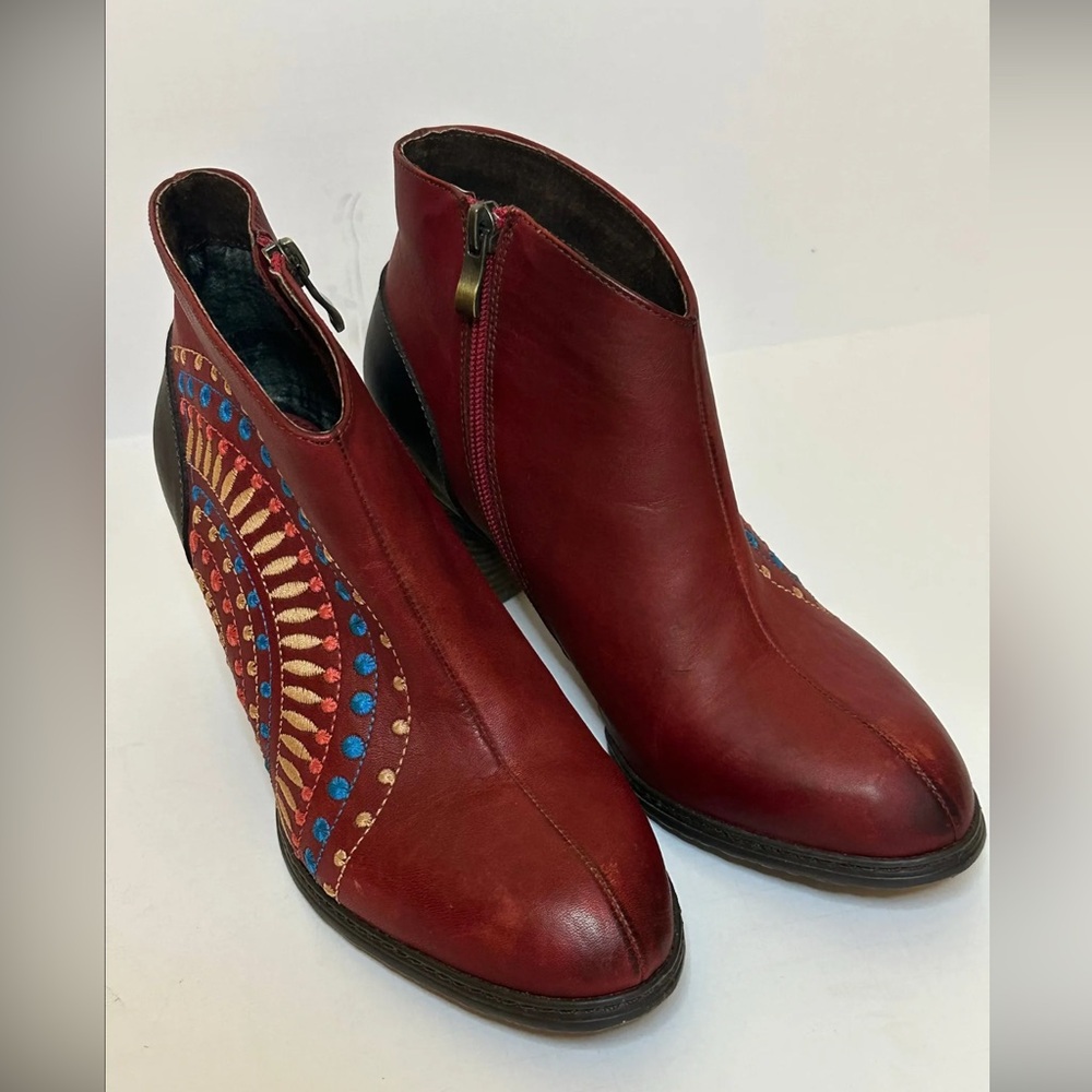 SOLD L’artiste Springstep Rhapsody Boots size 7.5